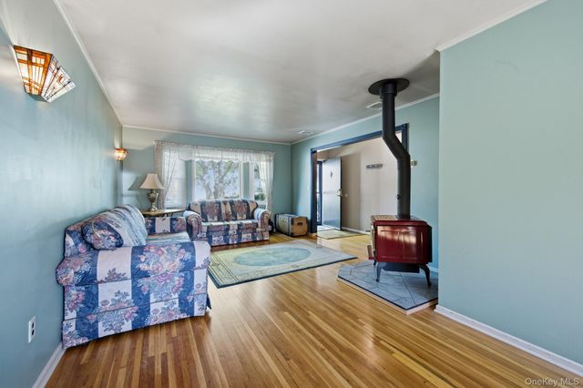 123 Foxdale Lane, Port Jefferson, NY 11777