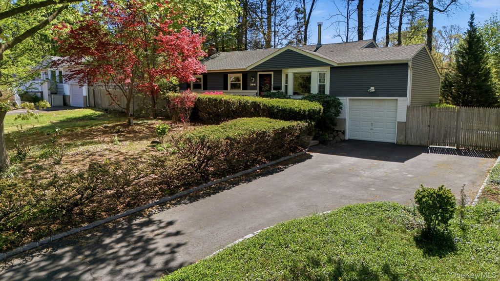 123 Foxdale Lane, Port Jefferson, NY 11777