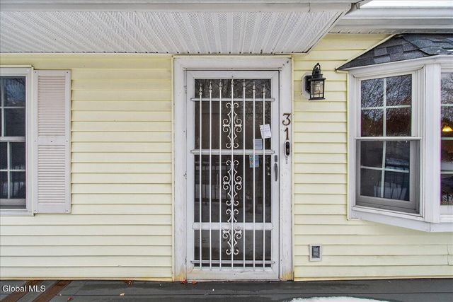 31 Amelia Drive, Colonie, NY 12309