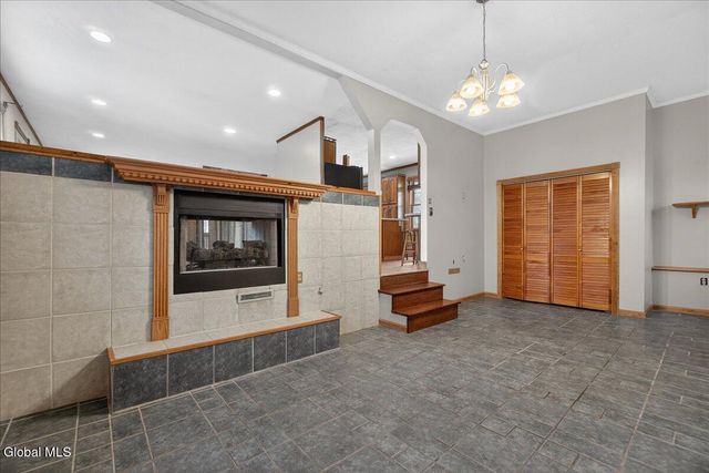 31 Amelia Drive, Colonie, NY 12309