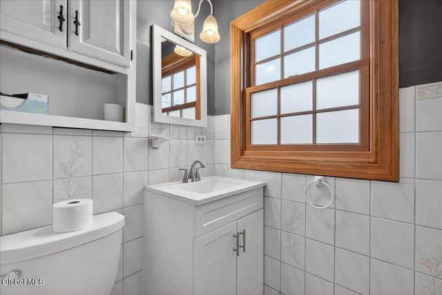 31 Amelia Drive, Colonie, NY 12309