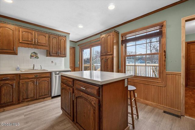 31 Amelia Drive, Colonie, NY 12309