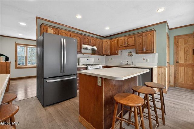 31 Amelia Drive, Colonie, NY 12309