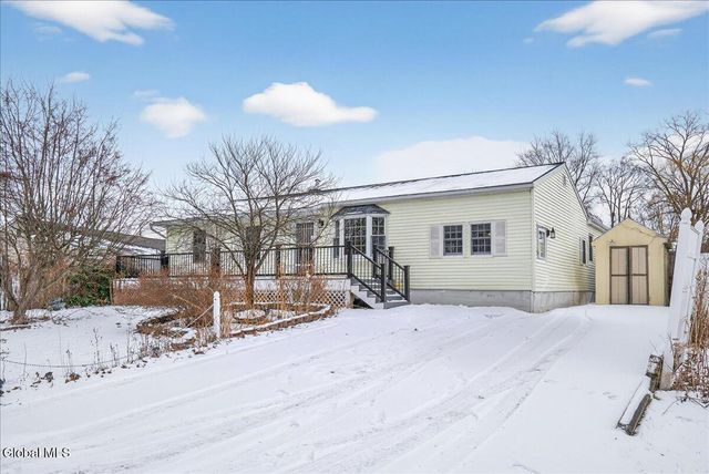 31 Amelia Drive, Colonie, NY 12309