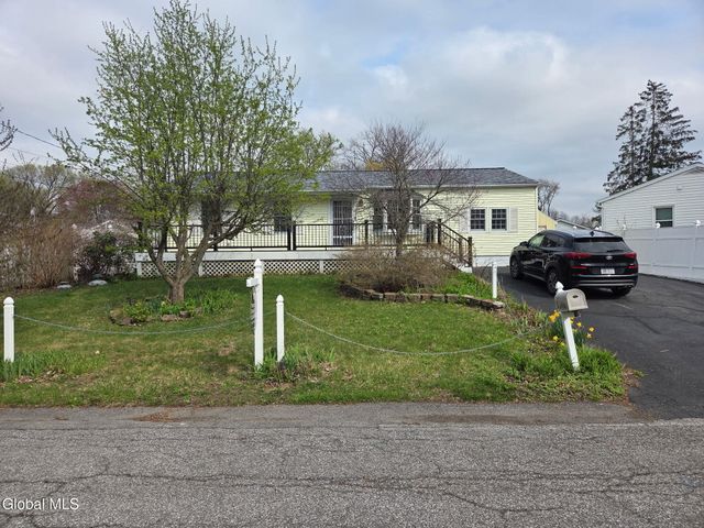 31 Amelia Drive, Colonie, NY 12309
