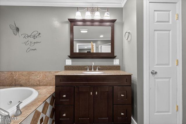 31 Amelia Drive, Colonie, NY 12309