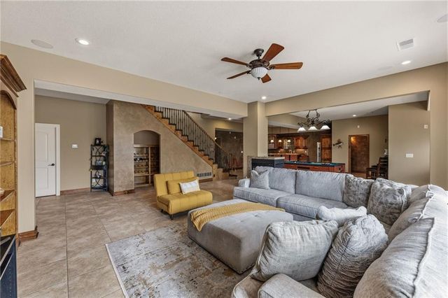 4900 SW Marguerite Street, Blue Springs, MO 64015