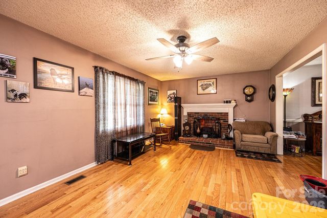 3229 15th Avenue NE, Conover, NC 28613