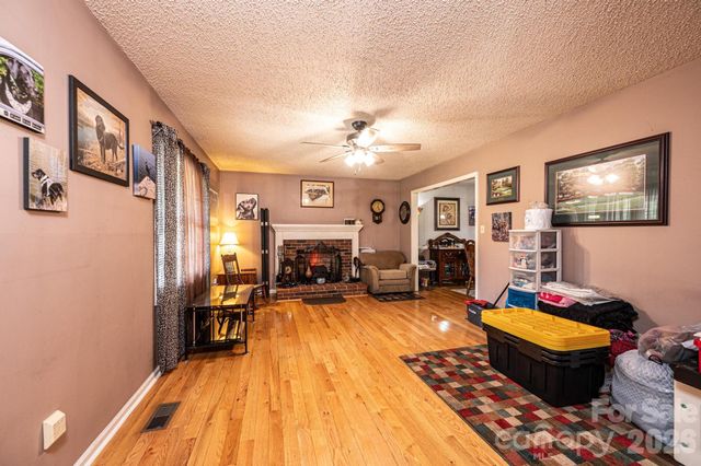 3229 15th Avenue NE, Conover, NC 28613