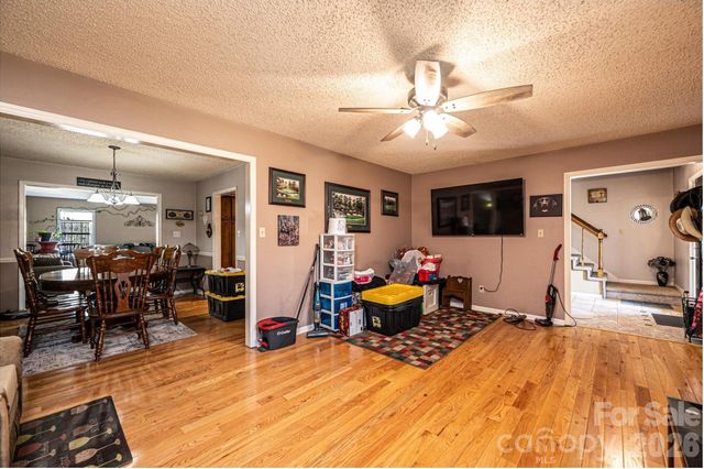 3229 15th Avenue NE, Conover, NC 28613