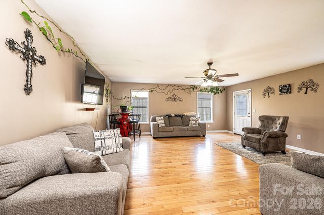 3229 15th Avenue NE, Conover, NC 28613
