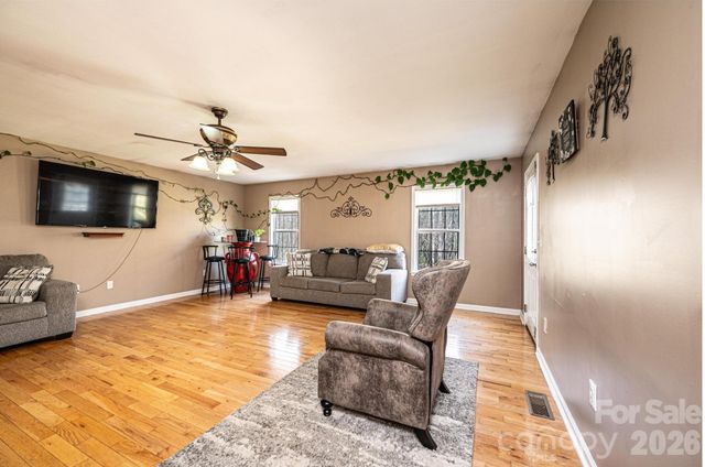 3229 15th Avenue NE, Conover, NC 28613