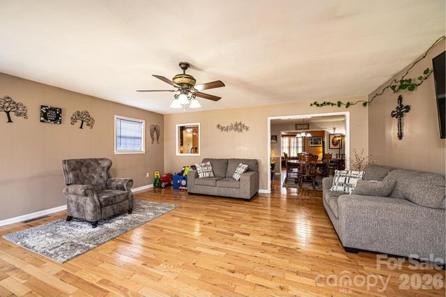 3229 15th Avenue NE, Conover, NC 28613