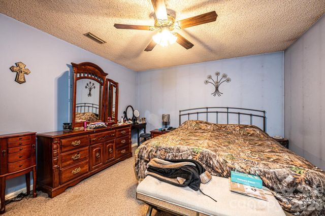 3229 15th Avenue NE, Conover, NC 28613