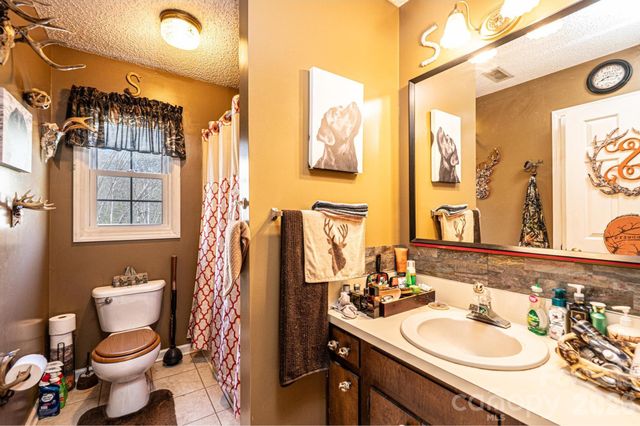 3229 15th Avenue NE, Conover, NC 28613
