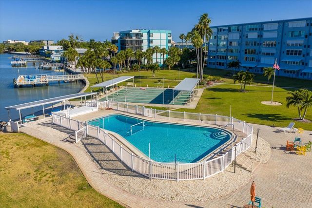 1868 SHORE 104, South Pasadena, FL 33707