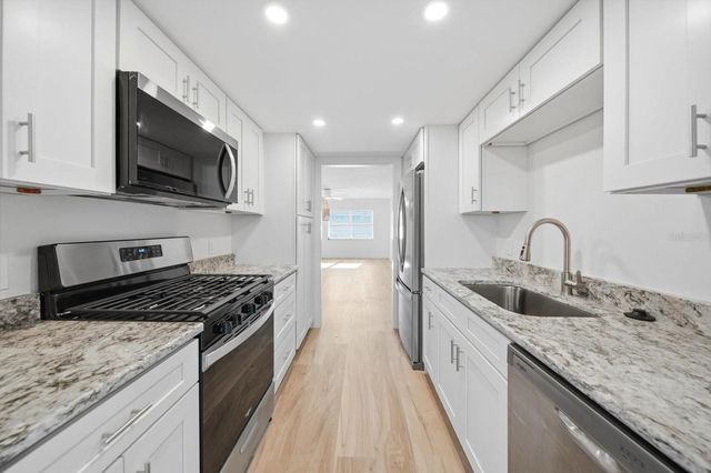 1868 SHORE 104, South Pasadena, FL 33707