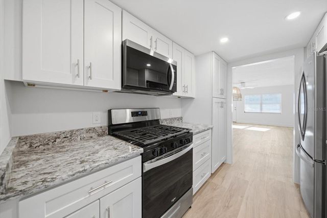 1868 SHORE 104, South Pasadena, FL 33707