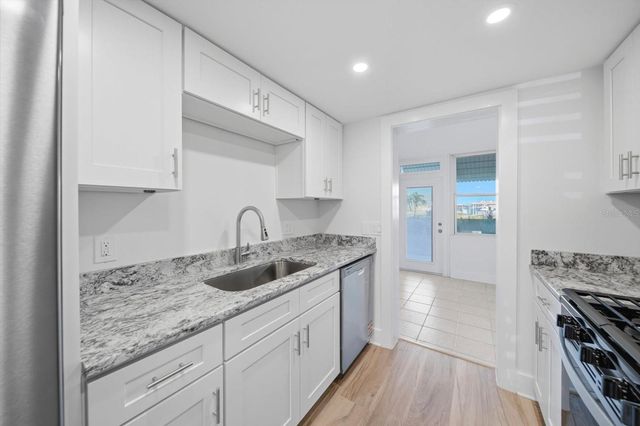 1868 SHORE 104, South Pasadena, FL 33707