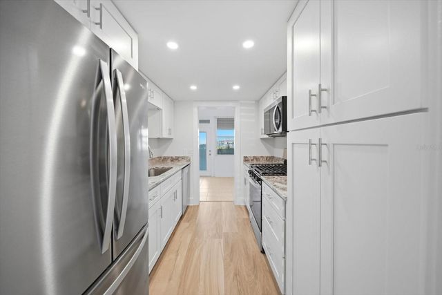 1868 SHORE 104, South Pasadena, FL 33707