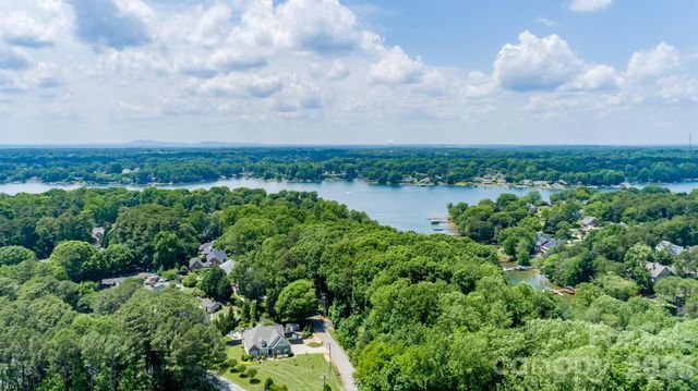 107 Monterey Drive, Mooresville, NC 28117