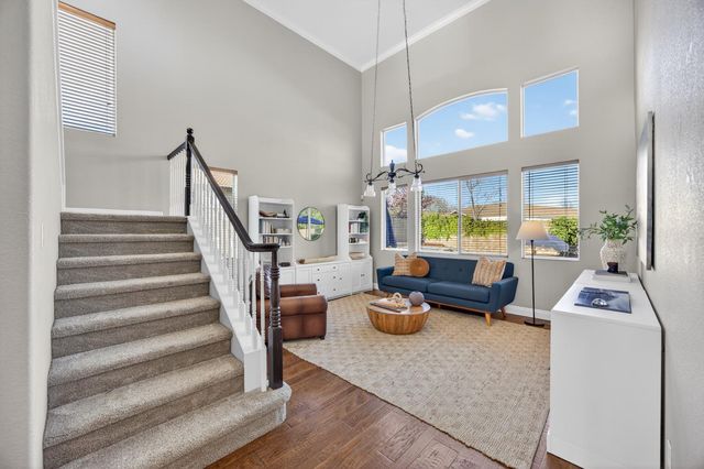 109 Hawk Crest Way, Roseville, CA 95678