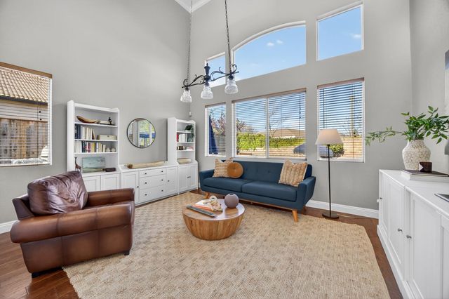 109 Hawk Crest Way, Roseville, CA 95678