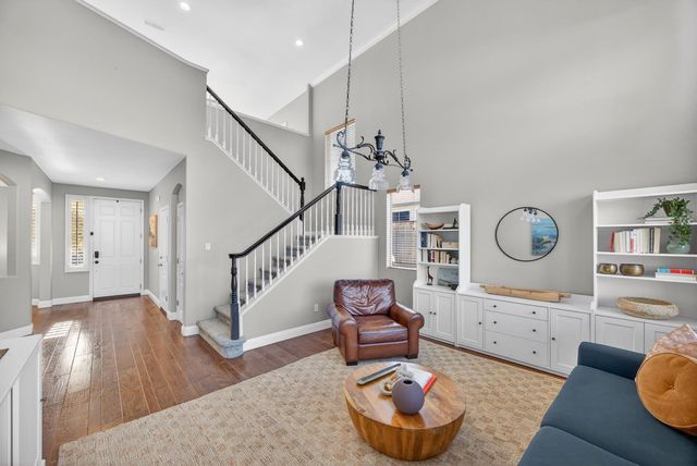 109 Hawk Crest Way, Roseville, CA 95678