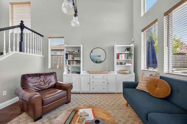 109 Hawk Crest Way, Roseville, CA 95678