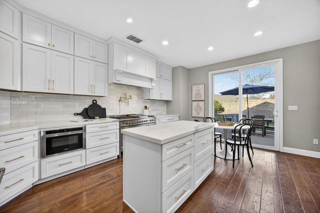 109 Hawk Crest Way, Roseville, CA 95678