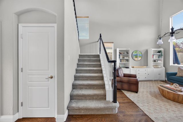 109 Hawk Crest Way, Roseville, CA 95678