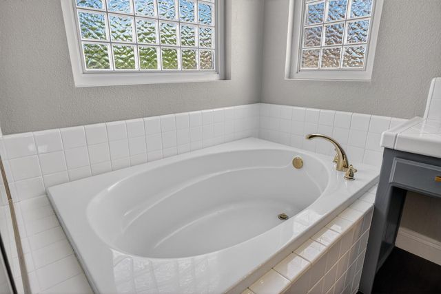 109 Hawk Crest Way, Roseville, CA 95678