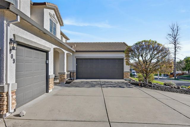 109 Hawk Crest Way, Roseville, CA 95678