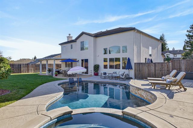 109 Hawk Crest Way, Roseville, CA 95678