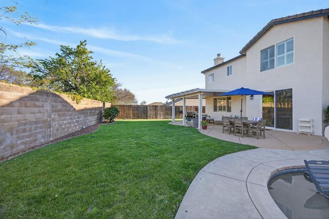 109 Hawk Crest Way, Roseville, CA 95678