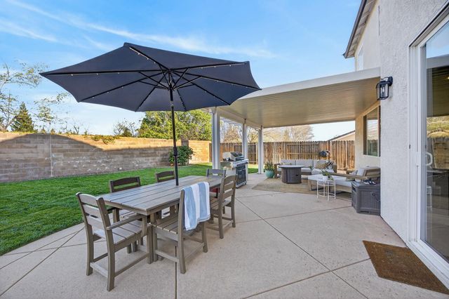 109 Hawk Crest Way, Roseville, CA 95678