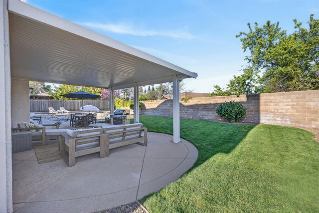 109 Hawk Crest Way, Roseville, CA 95678