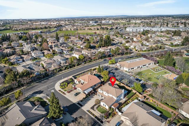 109 Hawk Crest Way, Roseville, CA 95678