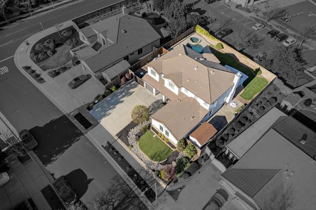 109 Hawk Crest Way, Roseville, CA 95678