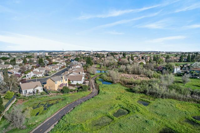 109 Hawk Crest Way, Roseville, CA 95678