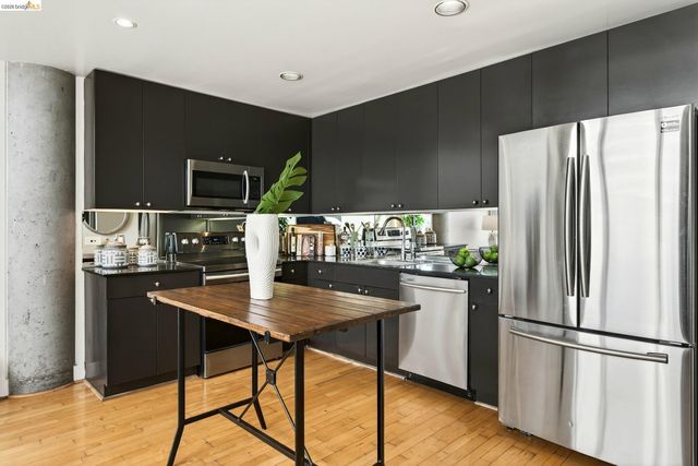 311 Oak St 520, Oakland, CA 94607