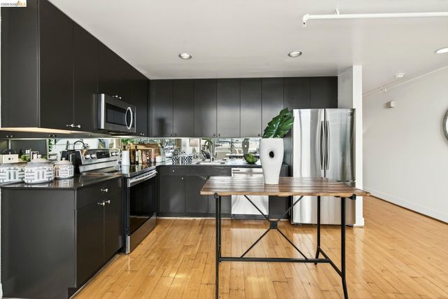 311 Oak St 520, Oakland, CA 94607