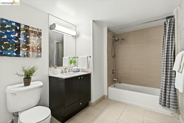 311 Oak St 520, Oakland, CA 94607