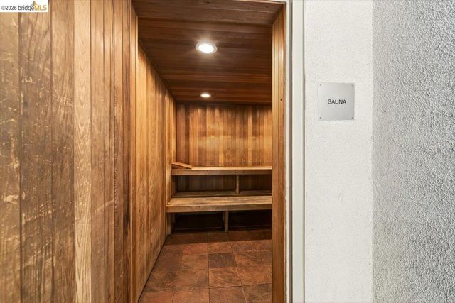 311 Oak St 520, Oakland, CA 94607