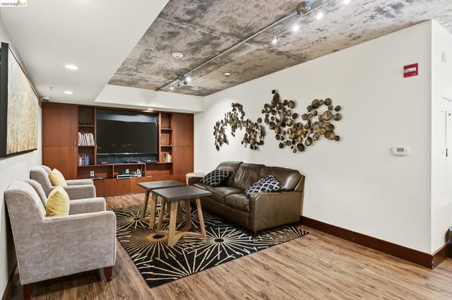 311 Oak St 520, Oakland, CA 94607