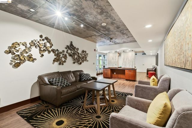 311 Oak St 520, Oakland, CA 94607