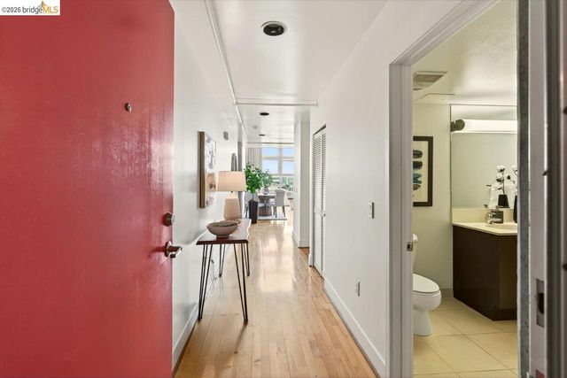311 Oak St 520, Oakland, CA 94607