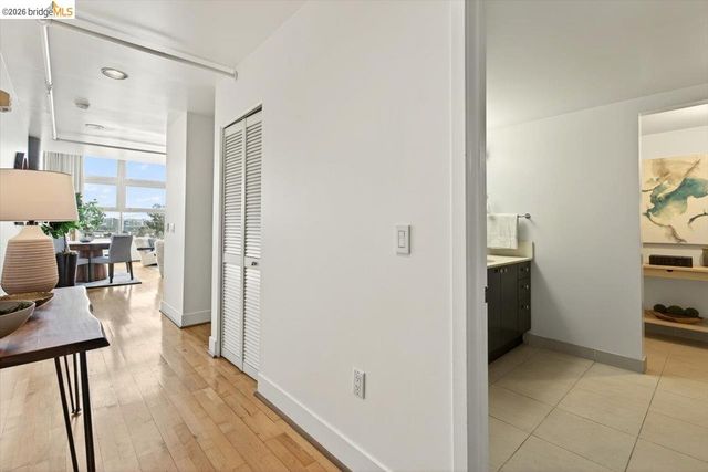 311 Oak St 520, Oakland, CA 94607
