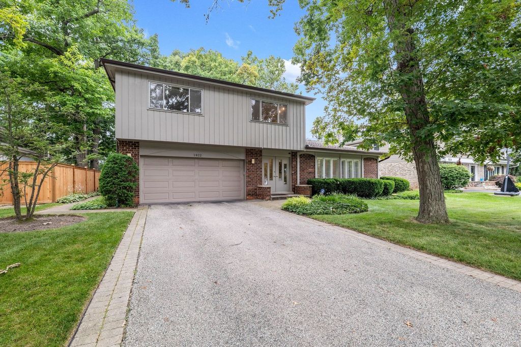 1822 Mccraren Road, Highland Park, IL 60035