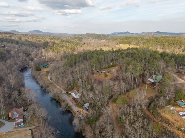 153 Riverview Circle, Blue Ridge, GA 30513